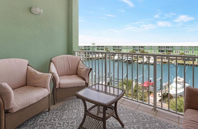 Beautiful 2 Bdrm, 2 Ba condo with 2 pools, easy beach access & amazing views