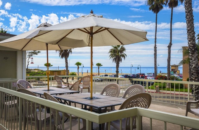 Beautiful 2 Bed Beach Condo #201 2 Bedroom Condo by Sunset Shores Condominiums