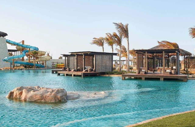 Beautiful 2 Bedroom Penthouse on private beach on the Pacific Ocean!