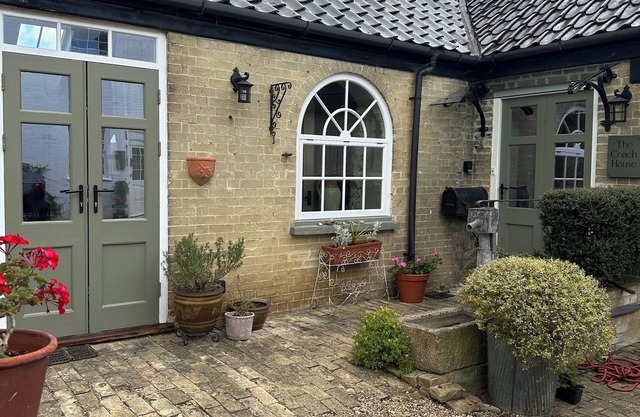 Beautiful 2 bedroom Coach House near Norwich and the Norfolk Broads