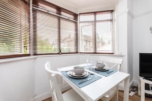 Beautiful 2 Bedroom Flat on Street Lane