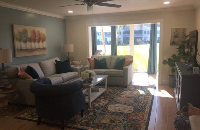 Beautiful 2 BR 2 Bath fully renovated condo in Ocean Village!