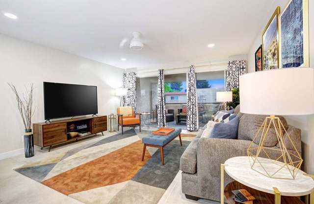 Beautiful 2 BR modern and spacious ScottsdaleCondo