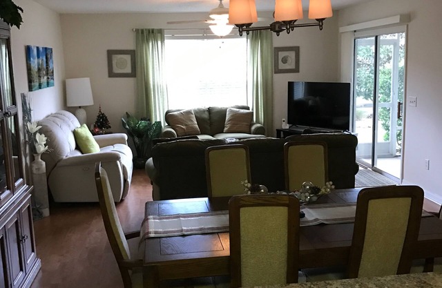 Beautiful 2 BR wGas Golf Cart in Duval. All 10 star reviews!