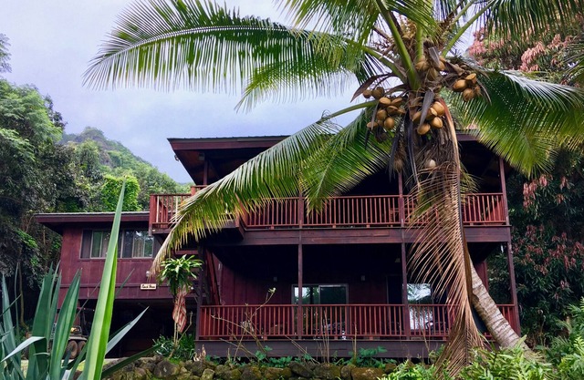 Beautiful 3 Bed/3 bath Spacious Home Located in the country on the north shore