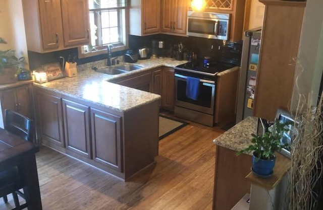 Beautiful 3 bedroom, 3 bathroom home just a short walk to Lambeau Field.