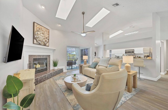 Beautiful 3-bedroom house with a Salt Water Pool, Close to Sarasota