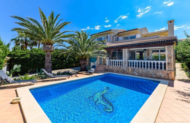 Beautiful 3-bedroomed villa with panoramic views overlooking Palma Bay, Mallorca