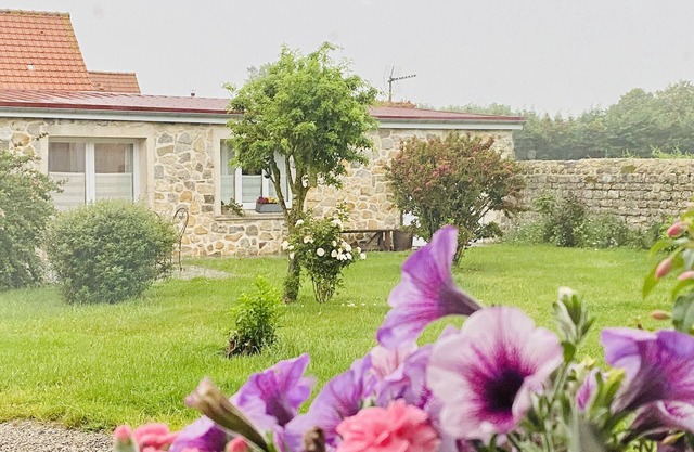 Beautiful 3-star gîte, completely renovated, near countryside/sea, yoga. 4pax.
