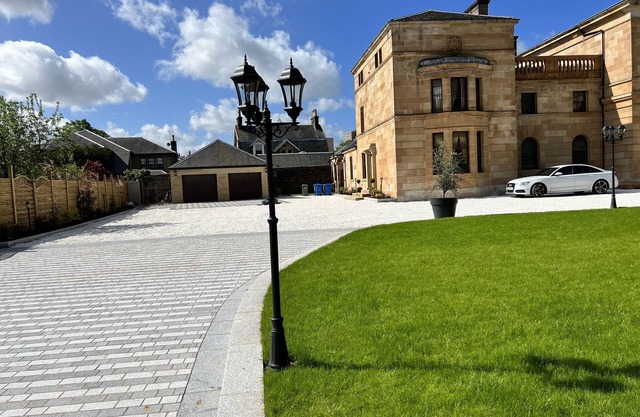 Beautiful 4-Bed Villa in Glasgow