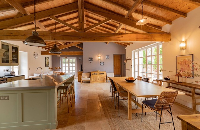Beautiful 4*country house - Heated pool & outdoor kids play area