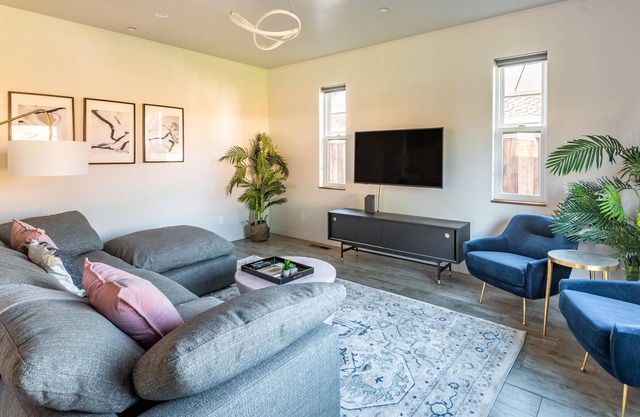 Beautiful 5BR House in San Jose w/Fenced Yard