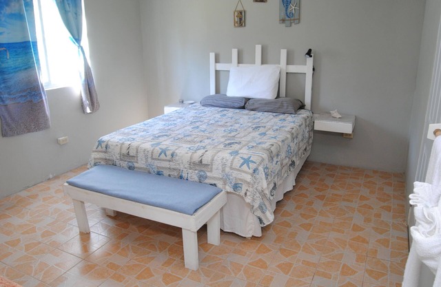 Beautiful 8-bedroom half house with AC in Duncan's Bay Jamaica