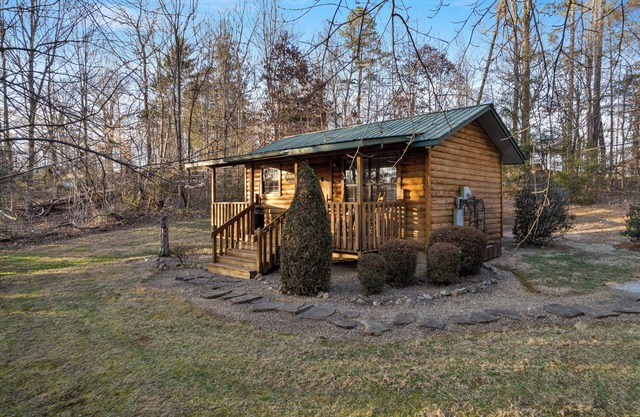 Beautiful, Affordable, Cabin Near Pigeon Forge For Couples!