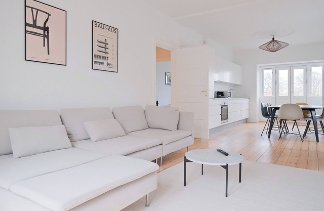 Beautiful and bright 4-bedroom apartment - 51