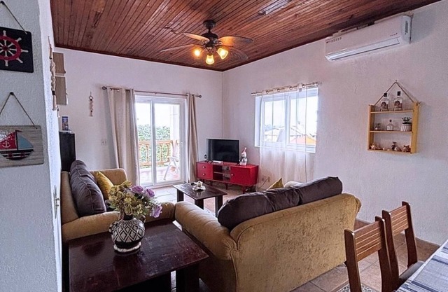 Beautiful and comfortable 2 bedroom unit, full furnished and close the beach.