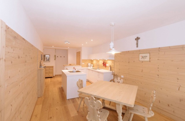 Beautiful and Cozy Holiday Home “Ferienwohnung SHUPF Wieserhof” with Mountain View, Balcony, Shared Garden & WiFi; Parking Available