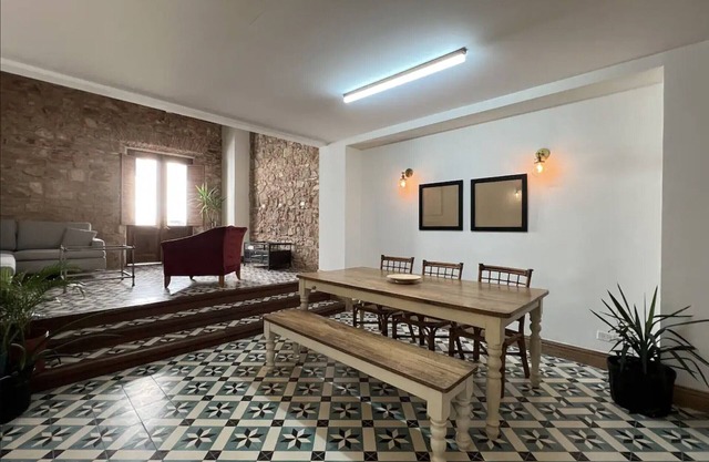 Beautiful and spacious 3 bedrooms in the Old Town with balcony