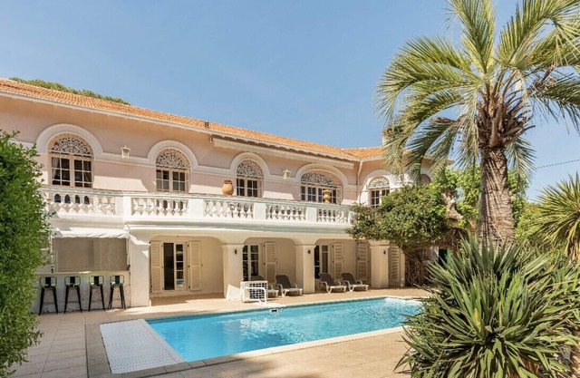 BEAUTIFUL AND SPACIOUS VILLA 16 PERS, DIRECT ACCESS TO THE BEACH ST RAPHAEL