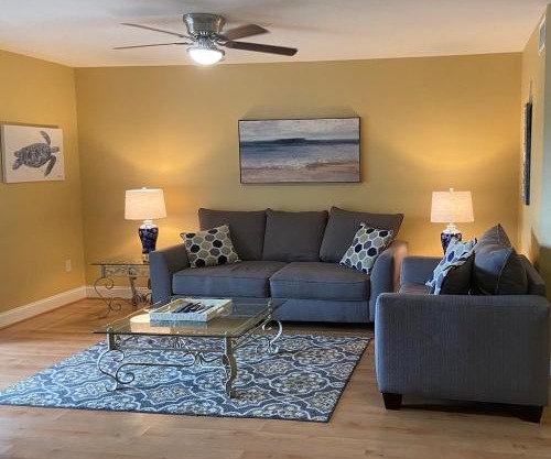 Beautiful and Spacious 2 Bedroom Courtside Villa!