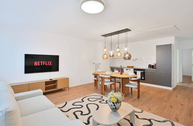 Beautiful and Spacious 4-room Apt in Wupper City Center With Kitchen, Free Wifi