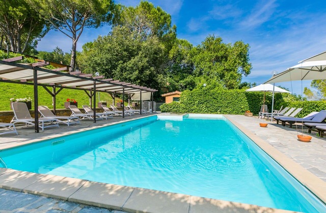 Beautiful apartment for 6 people with pool, WIFI, TV and patio