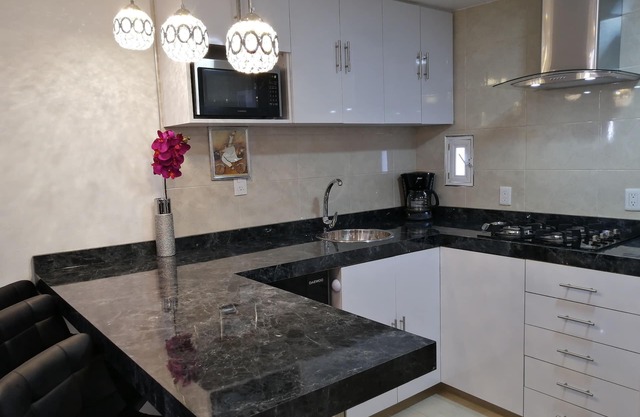 Beautiful Apartment. Central and Close to Shopping Centers and Markets.