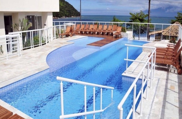 Beautiful Apartment Facing the Sea