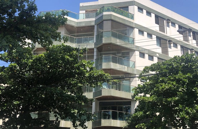Beautiful apartment 180m2 Guarujá Enseada. 3 suites, 4 bedrooms 3 min walk from the beach