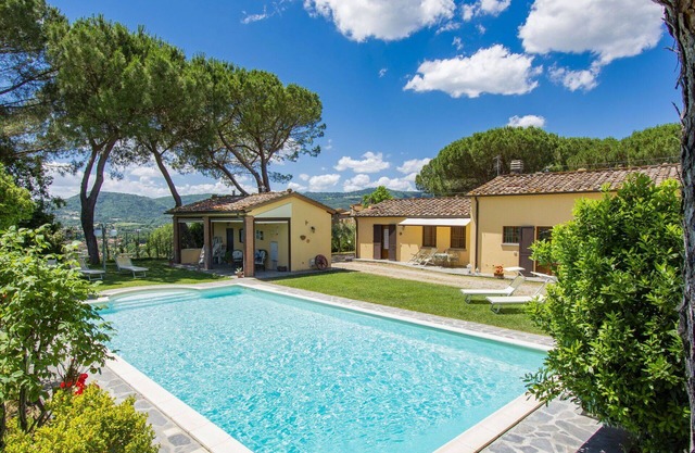 Beautiful apartment for 4 people with pool, WIFI, TV, terrace and pets allowed