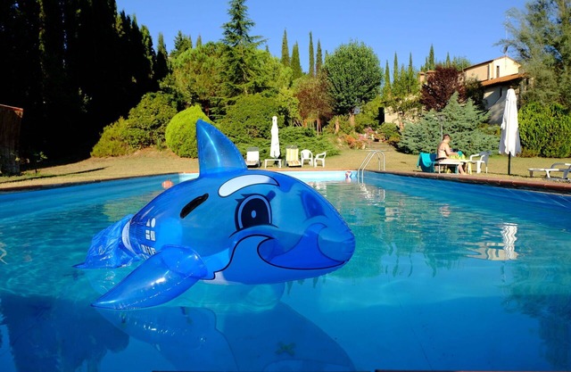 Beautiful apartment for 4 guests with WIFI, pool, TV, patio and pets allowed, close to San Gimig.