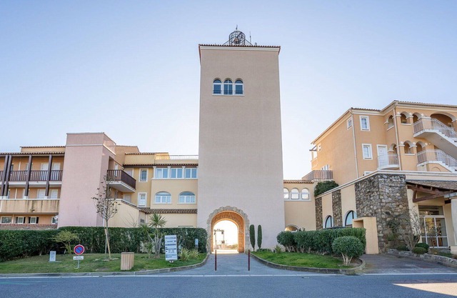 Beautiful apartment for 6 people with pool, WIFI, TV, patio and pets allowed