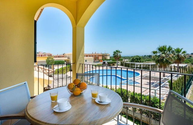 Beautiful Apartment in Urbanització El Paraíso