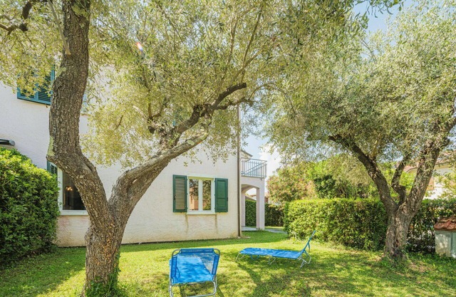 Beautiful apartment in villa for 5 people with WIFI, TV, patio and pets allowed, close to La Spe.