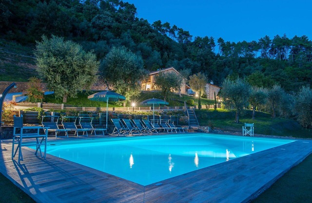 Beautiful apartment in villa for 6 people with A/C, pool, WIFI, TV, terrace and pets allowed