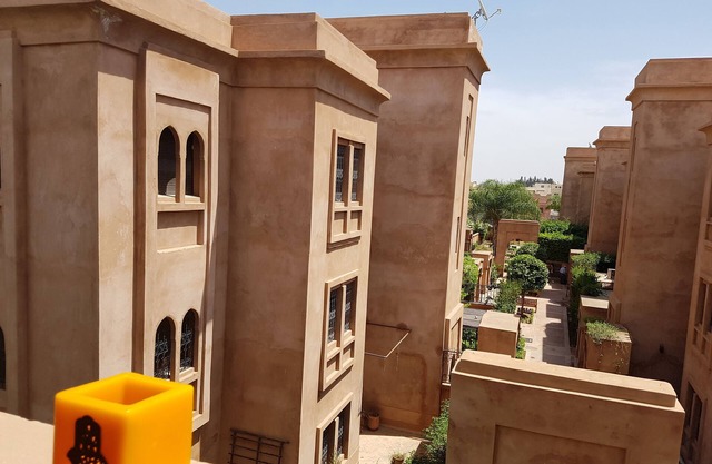 Beautiful apartment with 3 facades and greenery, well-appointed secure with a swimming pool