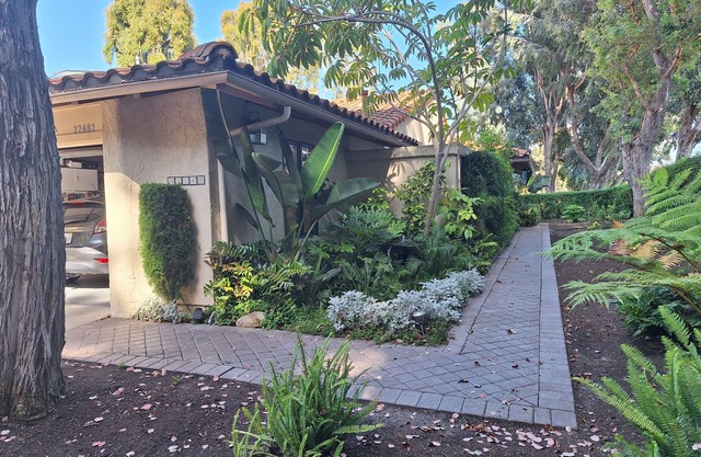 Beautiful beach close pet friendly townhome