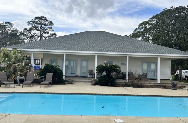 Beautiful Bay House located on Mobile Bay. 15 minutes to Dauphin Island Beaches