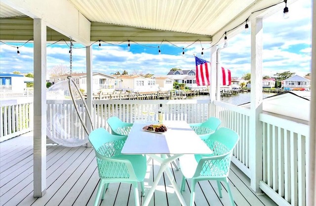 Beautiful Bay Views * 2 Kayaks To Explore The Bay * Private Dock For Your Boat!
