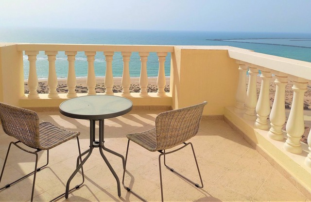 Beautiful Beach apartment - Al Hamra RAK