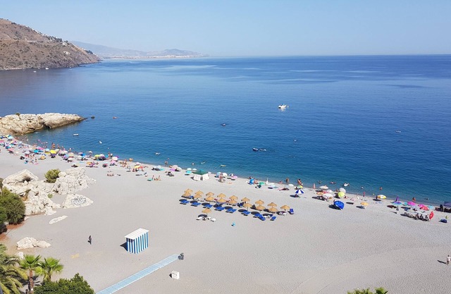 Beautiful beach apartment, fantastic sea view, free wifi internet access, A/C!