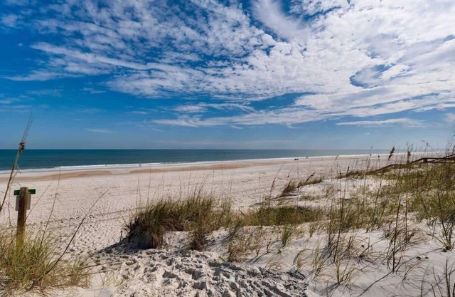 Beautiful Beach Condo - just steps to the beach!