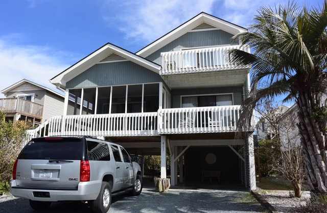 Beautiful Beach House on 40th Street with Views of Ocean