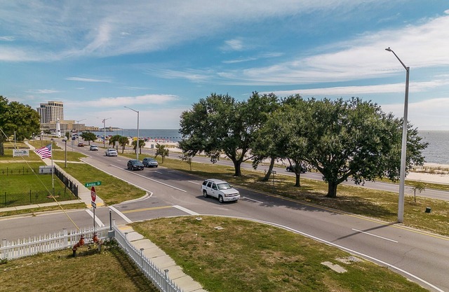 Beautiful Beach House sleeps 12