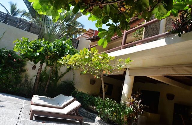 Beautiful beachfront property in Zihuatanejo Bay