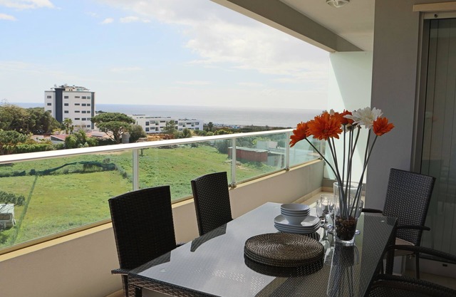 Beautiful & brand new top floor 2 bedroom apt. Full amenities. Quiet location.