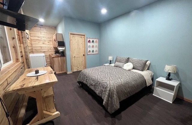 Beautiful Butte BNB 1-bedroom apartment in fantastic Palmer with WiFi.