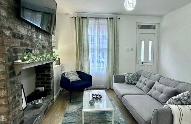 Beautiful Cottage on the Green