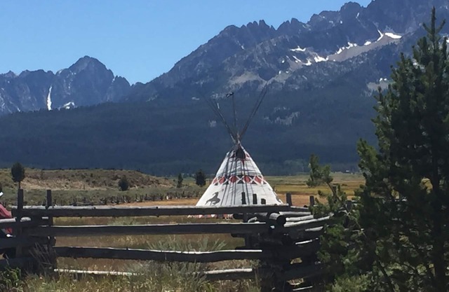 Beautiful Cabin with a view of the Sawtooth Mountains