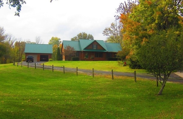 Beautiful, Cedar Lakeside Cabin with Private Dock